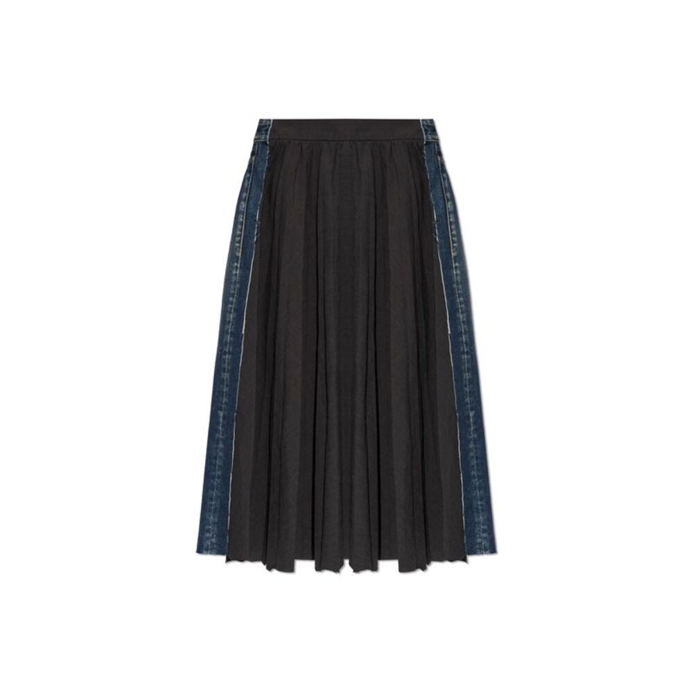 Skirt made of combined fabrics